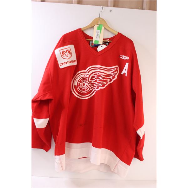 * Weyburn Red Wings Game Hockey Jersey - Signed by Ryan Kuntz - Size Pro 54