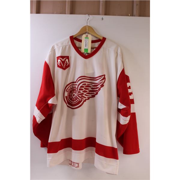 * Weyburn Red Wings Brian Kerr Hockey Jersey - Size 52