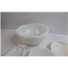 Image 5 : (6) Milk Glass Kitchenware Pieces
