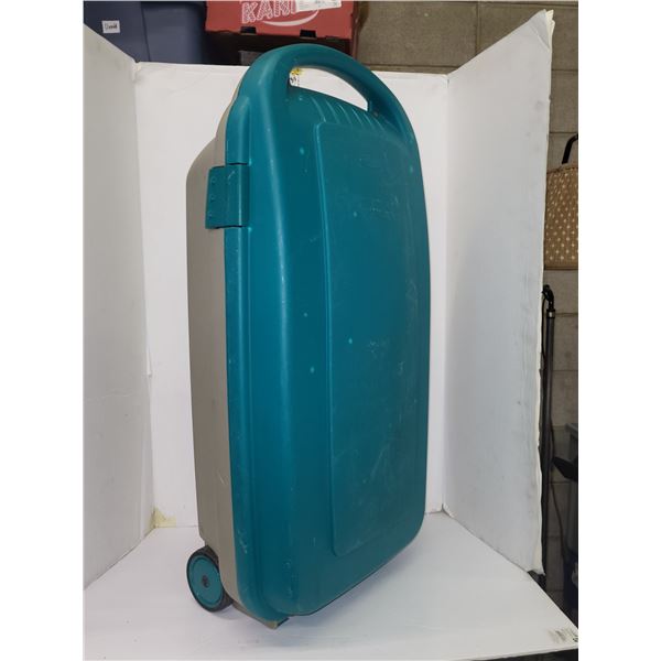 Storage Tote on Wheels