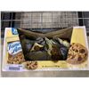 Image 1 : Famous Amos Chocolate Chip Cookies 1.68kg