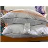 Image 3 : Martha Stewart Queen Size Pillow 2 Pack
