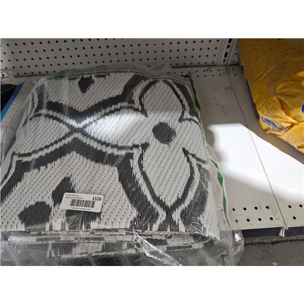 Large Reversible Outdoor Water Resistant Camping Carpet - Blak & White Design