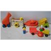 Image 1 : TRAY VINTAGE FISHER PRICE ITEMS