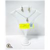 Image 1 : ESTATE EARRINGS + NECKLACE PENDANT ON HOLDER
