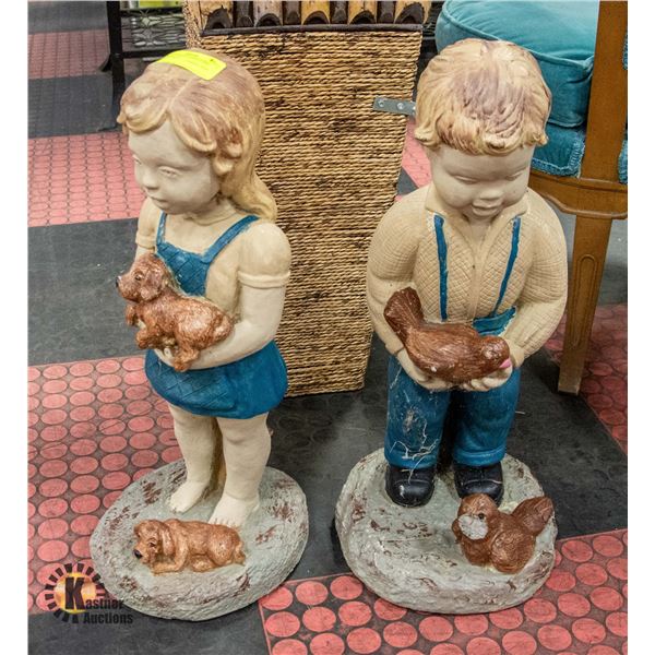 PAIR OF HEAVY GARDEN/YARD DECOR PIECES