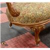 Image 2 : OLD ORNATE WOODEN CARVED BENCH WITH