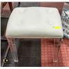 Image 1 : WHITE FAUX LEATHER TUFTED STOOL