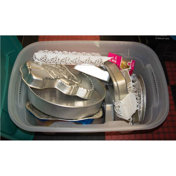 TOTE OF CAKE PANS