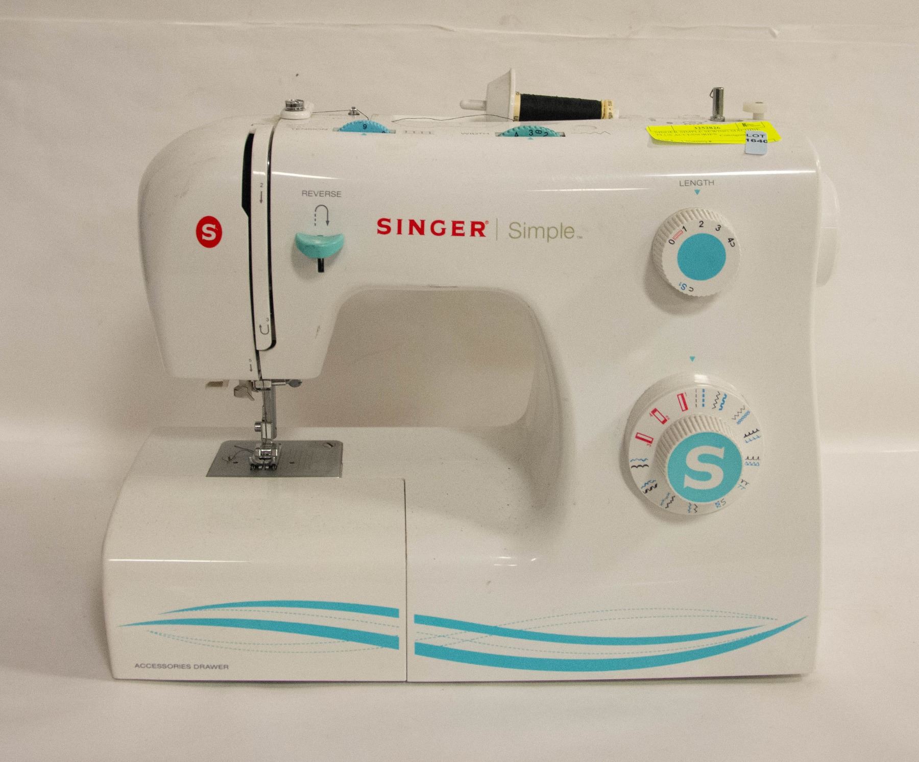 SINGER SIMPLE SEWING MACHINE PLUS ACCESSORIES