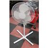 Image 1 : 3 SPEED OSCILLATING STAND FAN