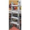 Image 1 : USED EXTENDABLE ALUM. STEP LADDER