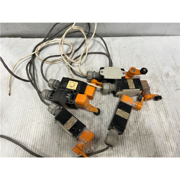 Lot of (6) Siemens #3SE2120-1GW