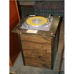 BROWN WOODEN RECORD TURNTABLE