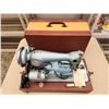 Image 2 : Vintage Sewing Machine