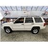 Image 23 : A12I -- 1998 JEEP GRAND CHEROKEE, WHITE, 213989 KMS