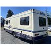 Image 8 : 0C -- 1994 TRIPLE E MOTORHOME, WHITE, 102242 KMS