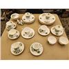 Image 2 : ROYAL ALBERT TRILLIUM CHINA SET