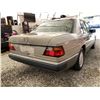 Image 14 : A12I -- 1991 MERCEDES 300 E, GOLD, 266004 KMS