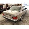 Image 15 : A12I -- 1991 MERCEDES 300 E, GOLD, 266004 KMS