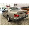Image 20 : A12I -- 1991 MERCEDES 300 E, GOLD, 266004 KMS