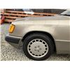 Image 27 : A12I -- 1991 MERCEDES 300 E, GOLD, 266004 KMS