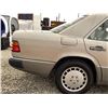 Image 31 : A12I -- 1991 MERCEDES 300 E, GOLD, 266004 KMS