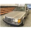 Image 3 : A12I -- 1991 MERCEDES 300 E, GOLD, 266004 KMS