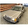 Image 4 : A12I -- 1991 MERCEDES 300 E, GOLD, 266004 KMS