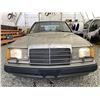 Image 5 : A12I -- 1991 MERCEDES 300 E, GOLD, 266004 KMS