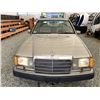 Image 6 : A12I -- 1991 MERCEDES 300 E, GOLD, 266004 KMS
