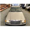 Image 7 : A12I -- 1991 MERCEDES 300 E, GOLD, 266004 KMS