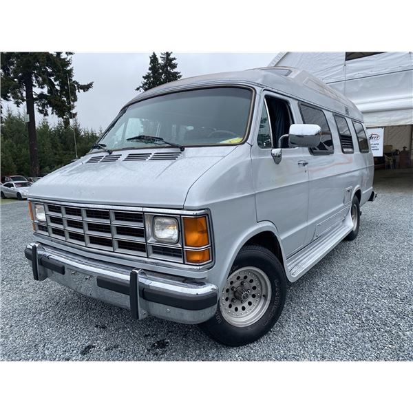 0E -- 1990 DODGE MOTORHOME, SILVER,  KMS UNKNOWN ODOMETER NOT WORKING