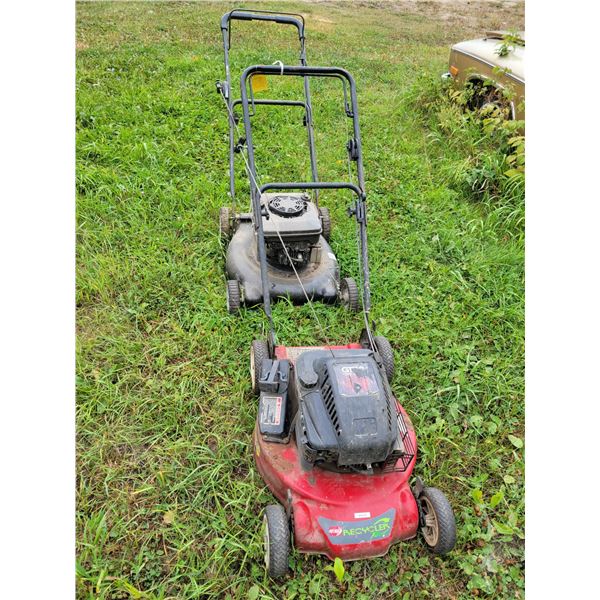 2 lawn mowers, 1 running and 1 needs carb job