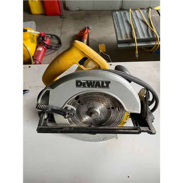 Dewalt saw