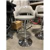 Image 2 : 2 GREY SWIVEL HEIGHT ADJUSTABLE BAR CHAIRS
