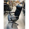 Image 2 : BLACK LEATHER ADJUSTABLE MOBILE OFFICE CHAIR (STYLE 2)