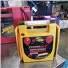 Image 2 : TWO POWERPACK JUMP STARTERS AND SHOP VAC