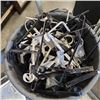 Image 2 : LARGE TUB FULL OF SHELF BRACKETS