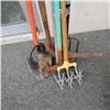 Image 2 : BUNDLE OF GARDEN TOOLS