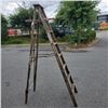 Image 1 : 8FT WOODEN LADDER