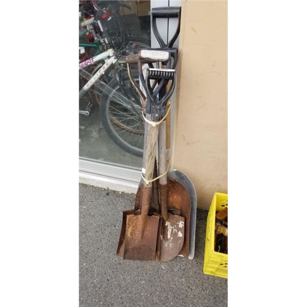 BUNDLE OF ASSORTED SHOVELS