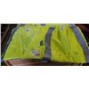 Image 2 : 4 NEW SAFETY VESTS SIZE XL