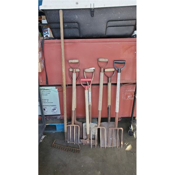 BUNDLE OF PITCH FORKS AND SHOVELS