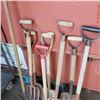 Image 3 : BUNDLE OF PITCH FORKS AND SHOVELS