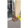 Image 1 : BUNDLE OF ASSORTED SHOVELS
