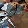 Image 1 : LARGE VISE