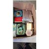 Image 2 : BOX OF VINTAGE TINS, BINS AND JEWELRY BOXES
