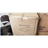 Image 1 : LARGE BOX OF FACE MASKS, 500 MASKS TOTAL