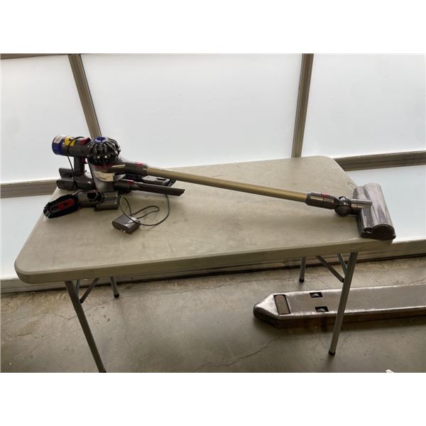 DYSON V8 ANIMAL CORDLESS STICK VACUUM - TESTED WORKING, RETAIL $549